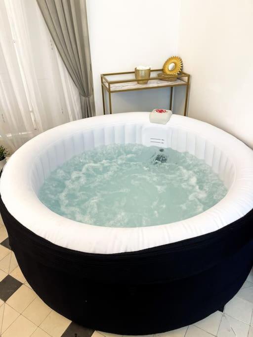 Romantique Jacuzzi, Au Chateau A 30 Min De Paris Apartamento Limay Exterior foto